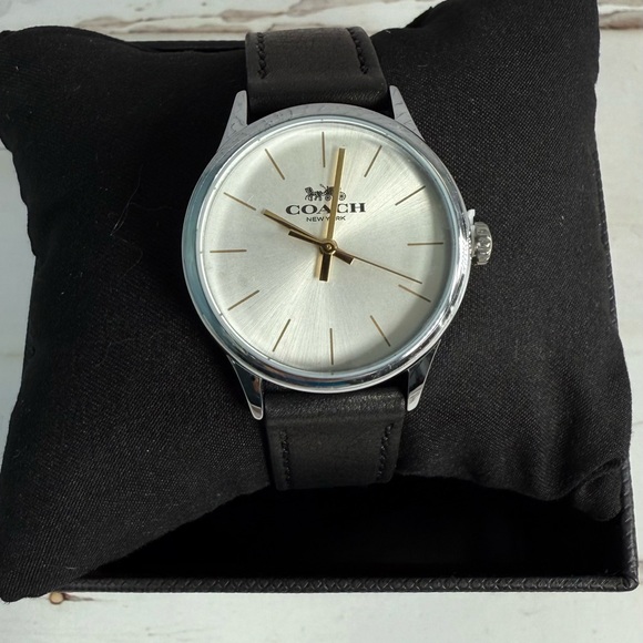 Coach woman’s watch Black Leather Strap - Picture 1 of 5
